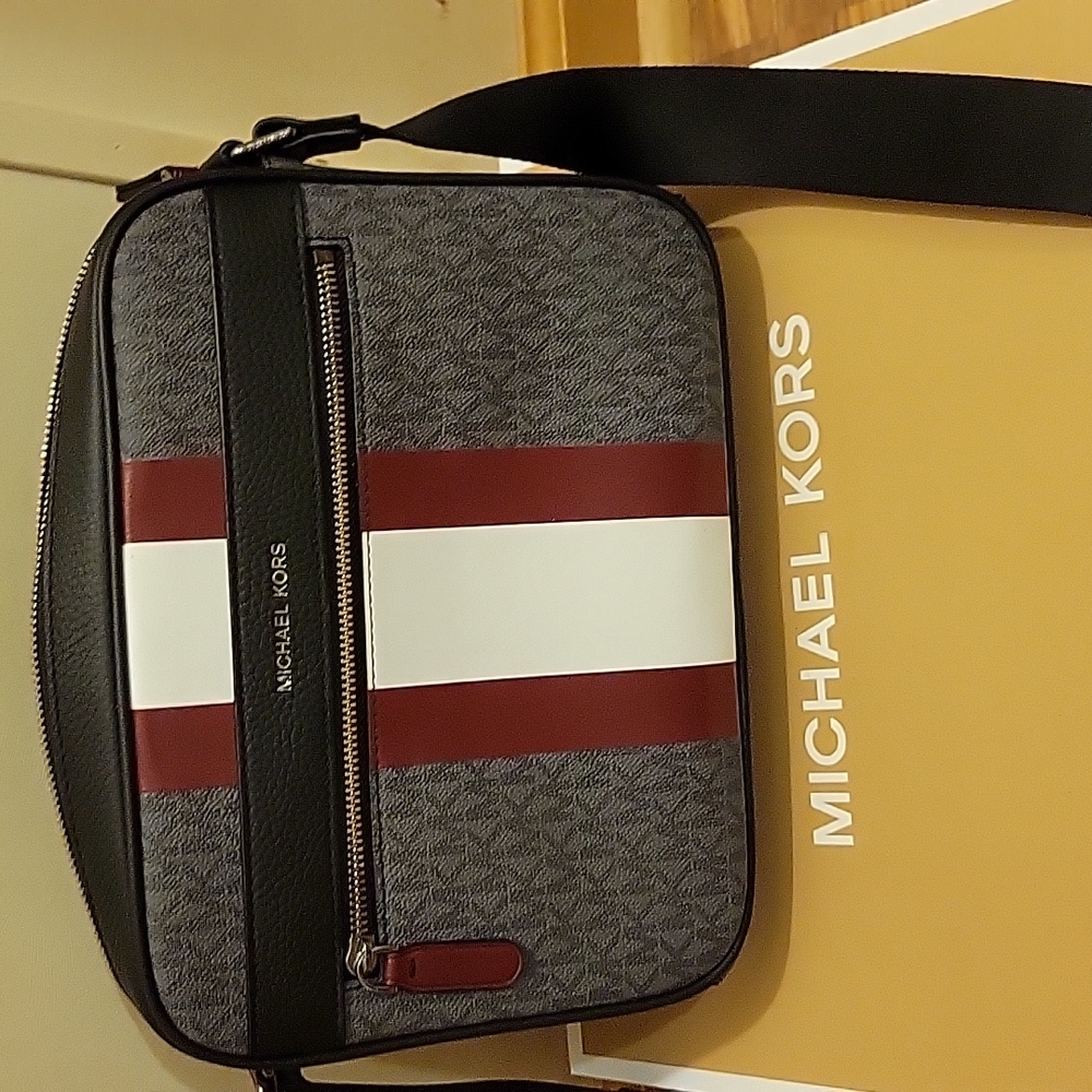 Michael kors crossbody